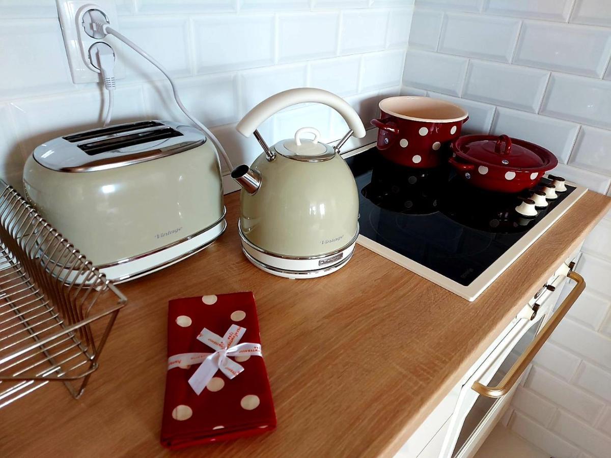 Lilly Dream Home Apartment Retro Back To 60S And 70S Сараево Экстерьер фото